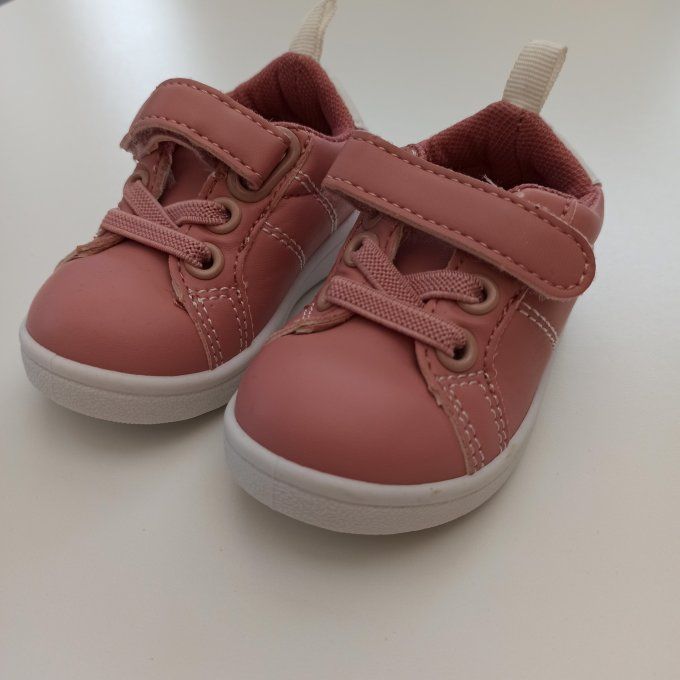 Baskets taille 18