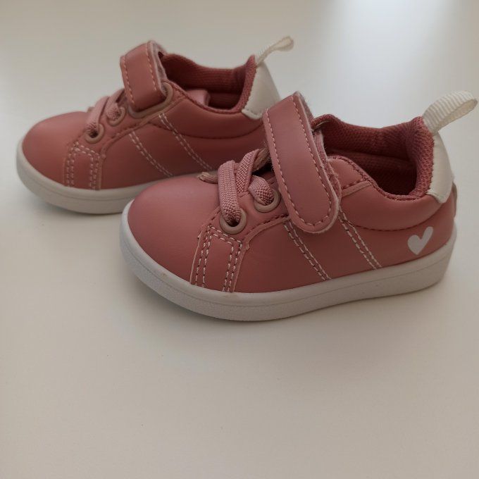 Baskets taille 18
